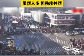 十字路口！杭州龙翔桥VS东京涩谷。X斑马线的优势就体现出来了，虽然人多，但秩序井然。#浙江dou知道 #龙翔桥 #杭州 #东京 #斑马线视频封面