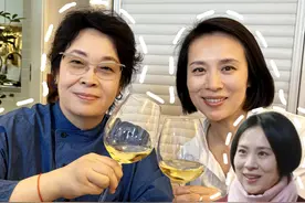 涂凌丨演了十几种类型的妈 有一种演员，你并不太熟悉她的名字，但是你看她的脸特别熟。我跟你说涂凌，你可能想不起来，但如果说《都挺好》里的——蔡根花宝贝，或者是最近热播的《北上》里的反PUA的彪悍母亲——李燕，你知道她是谁了吧！是的，我要拜访涂凌。#电视剧北上 #北上 #女演员 #女性力量 #都挺好视频封面