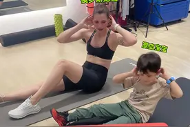 春节狂吃不胖？战斗民族媳妇带萌娃悄悄健身，5天狂甩3斤 #春节 #春节长胖 #俄罗斯媳妇 #过年长胖 #新年拍出超好运视频封面
