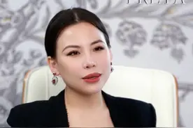 被誉为人间富贵花章小蕙，没穿对的时候也是真的显老显肥！#章小蕙 #巴黎时装周 #freya线上诊断 #形象管理视频封面