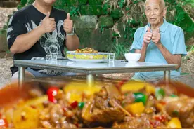 阿米买只土鸭儿，做笋子烧鸭，香气四溢，香辣入味，巴适得板视频封面