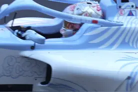 3月22日，上海，F1学院赛首位中国车手师炜（@铁豆），持外卡参加2025年F1大奖赛，粉丝现场加油助力！师炜：“希望发挥出自己最好的状态。”视频封面