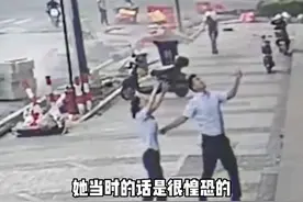 7月19日，浙江嘉兴。一幼童不慎从6楼坠落，两个赶紧上前营救，最终男子徒手将幼童接住！“自己的女儿和坠楼女童名字一样，都叫欣欣。”视频来源：@中国蓝新闻 #见义勇为 #救人瞬间 视频封面