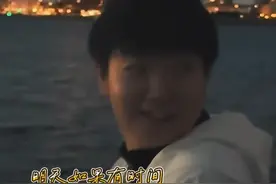 【孙颖莎社媒晒看夕阳视频 还晒出与邱贻可一起捧杯照片 上次发场外动态是1年前奥运天团港澳行 9月将迎来澳门冠军赛和中国大满贯】
26日，孙颖莎更新社媒分享自己与夕阳的合影。瑞典大满贯女单比赛结束后，孙颖莎表示自己想去看夕阳。莎莎配文：夕阳看了很美，下一站继续加油！视频最后还晒出与邱贻可一起捧杯的照片。孙颖莎上次分享赛场外相关要追溯到1年前的奥运天团港澳行。9月国乒将迎来澳门冠军赛和中国大满贯赛事。