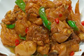 你在家炒鸡是不是习惯性的去焯水，那样炒出来的鸡一点香味都没有了，像我这样试试，做出来香辣入味，特别好吃#青椒辣子鸡 #美食 #美食教程 #抖音美食推荐官 #内容启发搜索 @DOU+小助手视频封面
