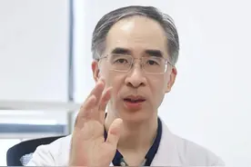 尿酸偏高，身体会出现3种表现 #医学科普 #尿酸高 #痛风 #中医 #硬核健康科普行动视频封面