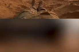 近日，记者吴杰体验99A坦克从头顶通过，他仰躺在地，拍下坦克过顶的第一视角，压迫感十足！视频封面