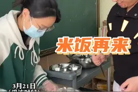 80后小伙懒得做饭报了个小饭桌，“干净卫生 荤素搭配 好吃不贵”，网友：建议全国推广这种收成年人的小饭桌（视频素材来源：@李笑在广西 ）@DOU+小助手 #80后 #懒得做饭 #小饭桌 #干净又卫生 #好吃不贵经济实惠视频封面