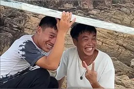 反光板一定要带大的，下雨的时候可以躲两个人 #三亚婚纱照 #夕阳 视频封面