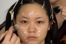 高清无美颜无滤镜头下近距离化妆视频封面