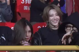 当沈梦辰被王霏霏cue到要表演随机舞时~"我要先补个妆！" #王霏霏 #王霏霏北京演唱会 #沈梦辰 #大碗宽面组 #刘维