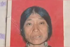 母亲您在哪儿？红河州五旬女子走失数日，轻微精神异常，穿黑色哈尼族衣裤，戴蓝色帽子图片