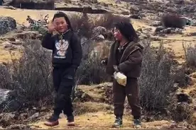 #男子在藏区旅游送当地小朋友零食被反送纯种藏獒  当事人：很感动很感激 他们特别善良淳朴 #四川dou知道 #甘孜 #藏獒 #小朋友视频封面