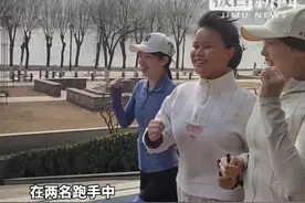 来自武汉的两位视障跑手将参加武汉马拉松。今天，他们由志愿者陪跑，在汉口江滩展开第一次适应性训练视频封面