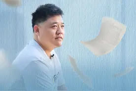 最近大家都被AI搞得好焦虑。孔子千年前就说过"君子不器"，现在也一样，去做自己感兴趣的东西，不断学习、钻研，做出心流来，你就会变得不可替代。#AI #智能时代 #普通人 #工作