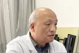 小娃总说身上干痒，抓这挠那，家长们不要当作是皮肤干痒，这可能是皮肤过敏了#过敏体质 #过敏性鼻炎 #硬核健康科普行动  #耳鼻喉名中医高仁虎 #中医调理视频封面