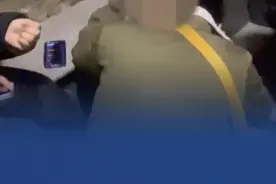 【北京一男子突发心脏病倒地， 五名研究生合力救助】#五名研究生合力救治突发心脏病男子视频封面