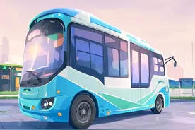 【人民评说】有没有发现，公交车正在变小？ #小型公交车 车长七米左右，能耗比大车减少15%以上。你坐过这样的“宝宝巴士”吗？让公交车变“瘦小”，是很多城市的创新尝试。这一改革，可以降低运营成本，更好适应部分公交客流量减少的现状。“瘦身”的同时不断“强体”，穿梭于大街小巷的小微巴士，扩大了公交服务覆盖范围，在解决微循环路线接驳难等方面发挥作用。

      要让小型化公交“小快灵”的运输效果充分展现，未来还得在完善公共交通线网上多下功夫。比如深化地铁与公交的站站融合，解决出行的最后一公里难题。对线路进行智能网联改造，定制公交经过路口，信号灯优先放行。以数据算力优化交通运力，哪里乘客多，公交就开往哪里。
      
      如今出行需求更加多元，但公交依然有固定的客群。服务多样化、品质化，是其改进方向。以城市公交小型化改革为切入点，带动公共交通的整体优化和精细运营，确保路网疏密有度、通达有序，才有可能实现居民出行便利度、舒适度的持续提升。（作者：李君强）#人民评说视频封面