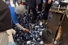 8月7日立秋“秋天的第一杯奶茶”爆单，有门店排队1162杯！外卖小哥：你非喝不可？（潮新闻）
