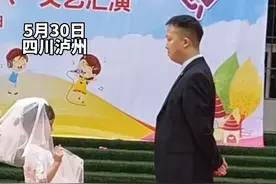 太有爱！5月30日，泸州一幼儿园六一汇演，爸爸们身穿西装变身为“王子”，与女儿同台跳起了华尔兹。#六一就是要快乐呀 视频封面