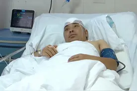 男子跟朋友喝酒被偷袭进ICU，朋友家属：弟弟就是个烂人视频封面