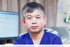 小酌怡情？其实你喝的每一滴酒，都在让你的大脑慢慢变小！ #硬核健康科普行动  #健康冷知识知多少 #饮酒 #大脑健康 @DOU+小助手 @DOU+小助手视频封面