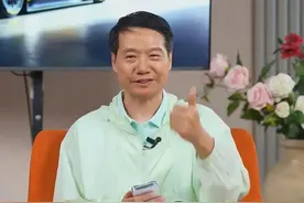 雷军在百万直播间问的一个问题，让卢伟冰慌不择言。 领导的敲打你是否能听得出？这段话揭示了听话听音这个能力的重要性。 #职场 #雷军 #小米 #人情世故视频封面