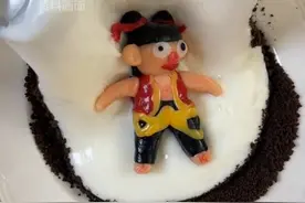 哪吒周边产品销售非常火爆，甚至出现了哪吒咖啡拉花、哪吒汤圆。律师提醒：这样做违法！最高可判处500万元赔偿。视频封面