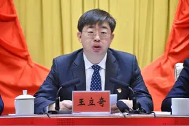 酒泉市委书记王立奇：学习贯彻习近平总书记重要讲话和重要指示精神，关键在于行动、根本在于落实。全市各级要谋实载体抓手，细化措施办法，紧盯重点领域，全力推进落实，做到事事有安排、件件有着落，推动习近平总书记殷切嘱托在酒泉落地生根。酒泉融媒记者  钱霄  郭菲）视频封面