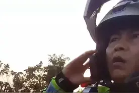 孕妇已在车上自然分娩，交警紧急救助，母子平安！#暖心正能量 #文明交通携手共创 #法润平安文明相伴视频封面