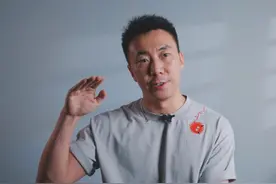 怎样的人适合当医生？学医越老越吃香？医生也有中年危机? 北大医学博士：有多少医生可以熬到吃香的阶段，热爱和坚守才是从医的基石！#医生 #医院 #热爱 #医学生视频封面