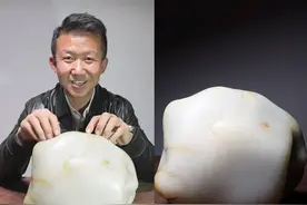 带翠的羊油疙瘩和田玉籽料价值非凡，价格处于较高水平。而顶级的新疆和田玉翠沁籽料的价格每克可达 3 万元。带翠籽料之所以价格高，一方面是因为物以稀为贵。翠青和田玉籽料的产量相对较少，主要集中在新疆和田地区。其质地细腻、油性好，颜色介于绿色和蓝色之间，具有独特的审美价值。对于玉石爱好者和收藏家来说，带翠籽料是一种具有较高收藏价值和投资价值的选择。#和田玉 #珠宝首饰 #玉石挂件 #玉石雕刻件 @回血强哥寻玉人视频封面