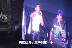 天晴了！周杰伦：厦门的朋友们，因为Jay迷的热情+正能量的音乐，我们就要多唱几首！#周杰伦厦门演唱会  #跟着周同学逛吃厦门  #一人一首周杰伦  #厦门满城尽是周杰伦  #拉着拉杆箱来厦门看演出  ﻿ 厦门欢迎您！