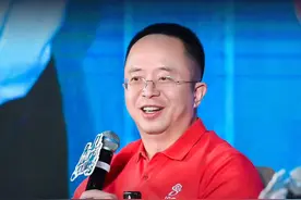 2025年，AI会如何颠覆这个世界？ #大咖观察 #红衣聊AI #风马牛年终秀视频封面