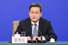 实施债务置换政策 支持地方化解债务风险 为高质量发展蓄势赋能 #2025全国两会  #全国两会  #聚焦两会视频封面