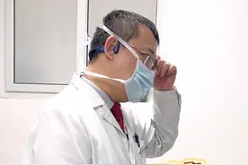 患者肚子上有几个硬块，应该是脂肪瘤，王老师耐心讲解如何处理脂肪瘤。#脂肪瘤  #胃肠健康   #腹部硬块   #健康科普视频封面