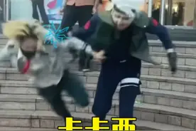 重庆观音桥柜子炸街，被卡卡西争议制裁，掀飞假发八角笼1v2 视频封面