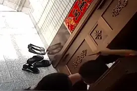 他被歹徒狂刺数刀将邻居护在身后，危急时刻，挺身而出，向“中国好邻居”陈江桥致敬。#见义勇为 #救人瞬间 视频封面