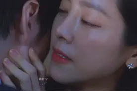 女霸总壁咚男秘书，定情一吻💋 #韩剧 #我的完美秘书 #韩志旼视频封面