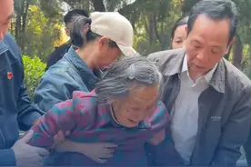 21岁的湖南浏阳籍军人为国捐躯，46年后，93岁老母亲跨越千里去看望，儿子墓前老泪纵横。视频封面