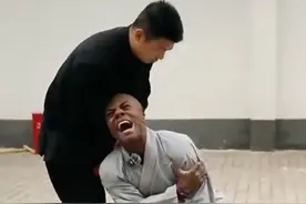 两棍打碎功夫魂,师傅我是外国人 #甲亢哥 #中国行视频封面