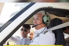 82岁空军女飞行员苗晓红停飞30年后再次驾机冲上云霄#女飞行员 视频封面