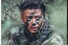 五班夕阳下的敬礼，成为草原最靓丽的风景 #士兵突击 #许三多视频封面