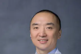 腰椎间盘突出会引起膝盖疼吗？ #医学科普 #腰椎间盘突出 #医者仁心 #医学小知识视频封面
