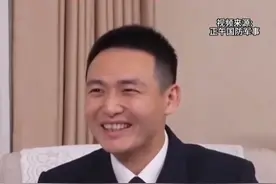 亲历双航母驰骋大洋，他激动表示：在场的很多人都眼含泪水。（视频来源：正午国防军事）视频封面