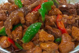 都说没有一只鸡能活着飞出临沂，今天分享一个年夜饭鸡肉的做法临沂炒鸡，又香又入味，全家老小都爱吃#炒鸡 #临沂炒鸡 #家常菜视频封面