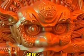 男子父母相继去世 家门口装成“中式恐怖”风格吓坏邻居 红灯笼、麒麟、全屋防窥防弹玻璃#社会百态 #上海 #离谱视频封面