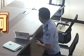 6月3日云南西双版纳，“119吗？我是110” ！40斤蟒蛇爬进派出所，110赶紧打电话求助119