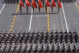 我国《兵役法》明确国家实行兵役登记制度，当年12月31日前年满18岁的男性公民，应当按照法律规定履行兵役登记义务。#团团看军武视频封面