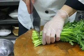 蒜蓉茼蒿怎么做，学会这几步，蒜香浓郁，简单好吃